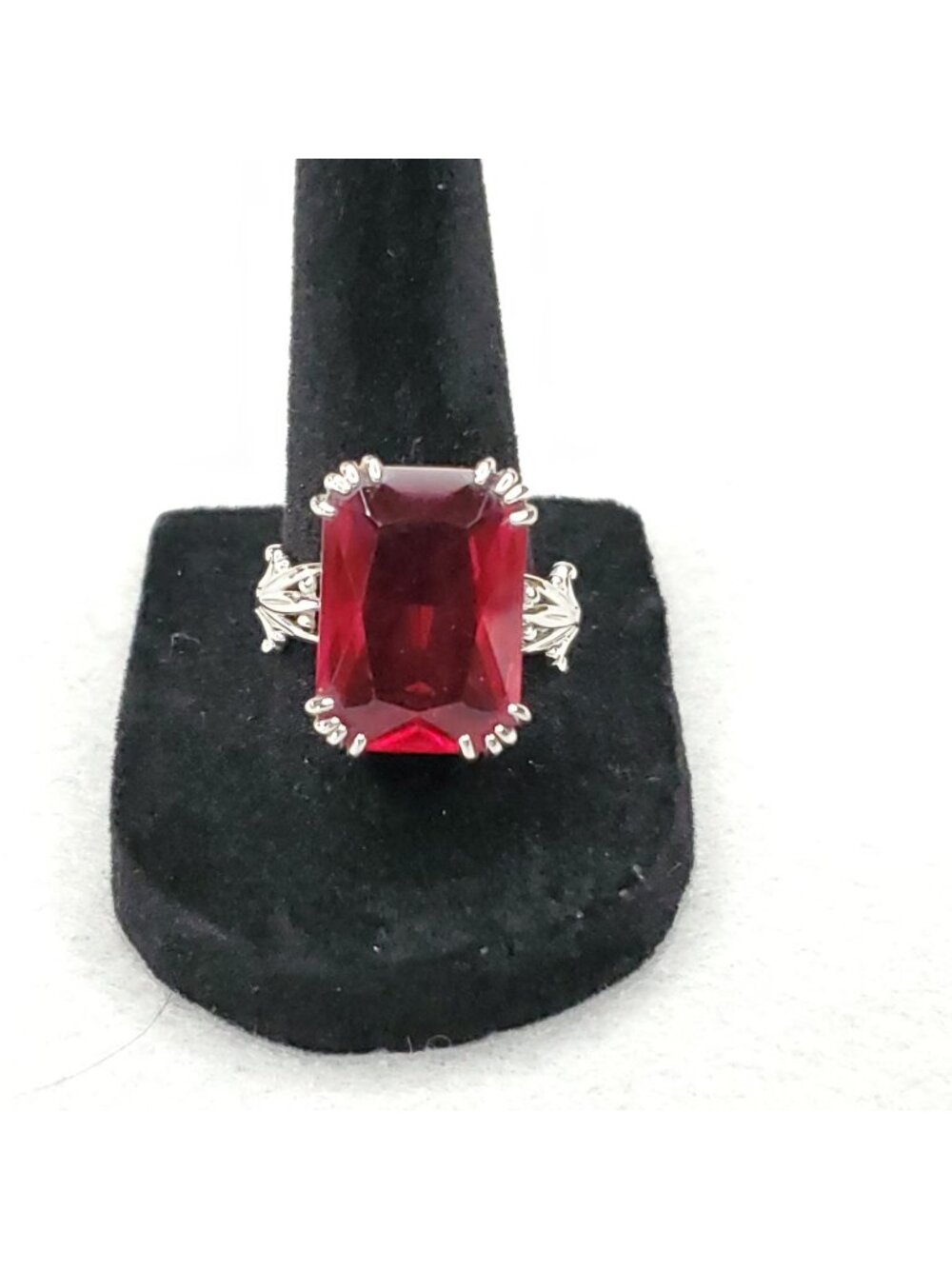 Cocktail Ring Sz 9 Red Silver Tone Art Nouveau Solitaire Filigree Statement